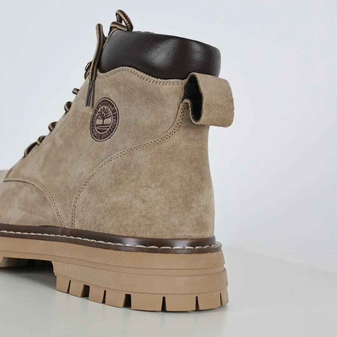 The price tag is 💰620. The core recommendation is good price. Timberland outdoor high-top casual rhubarb boots series #Guangdong Dachang quality. Original box and original packaging. Fashionable and trendy matching. The fabric is made of Italian 🇮🇹 top-grade frosted fine-grained cowhide. It is paired with anti-odor and anti-corrosion genuine leather latex insoles. The outsole and hardware are all made from original factory raw materials. The same process as the original Goodyear, never open the glue. Good products do not kill pigs. Exclusive launch on the entire network. The quality is beyond doubt. The complete set of official website unified packaging gives you a perfect wearing experience. It is of high quality and durable. A must-have for sportsmen. Specially designed to treat those who are not handsome. High-quality and first-class foot feel. Specially designed for cold protection and outdoor use this winter. Casual matching for daily use. Size: 38 39 40 41 42 43 44 (leather shoe size)